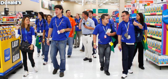 Wal-Mart Taps Employees for Quick Deliveries to Take on Amazon